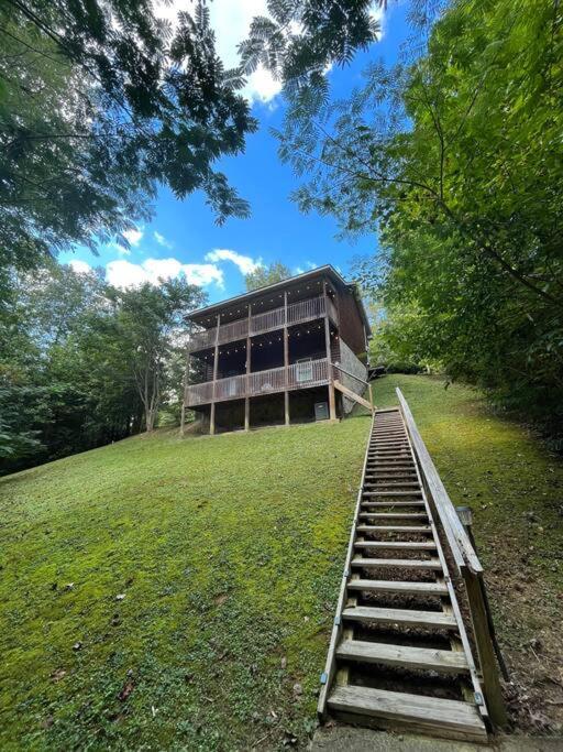 Smokey Mountain Retreat, Hot Tub, Game Room, Sleeps 8! แกตลิงเบิร์ก ภายนอก รูปภาพ