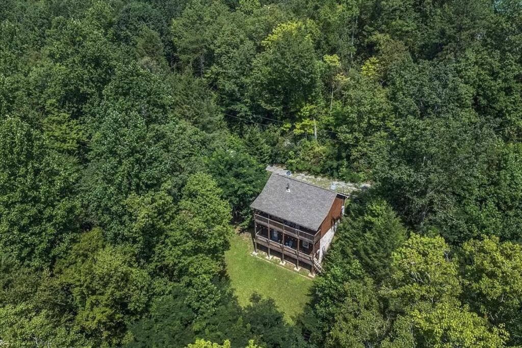 Smokey Mountain Retreat, Hot Tub, Game Room, Sleeps 8! แกตลิงเบิร์ก ภายนอก รูปภาพ