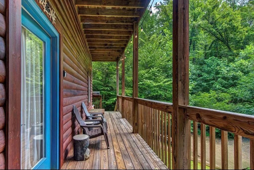 Smokey Mountain Retreat, Hot Tub, Game Room, Sleeps 8! แกตลิงเบิร์ก ภายนอก รูปภาพ