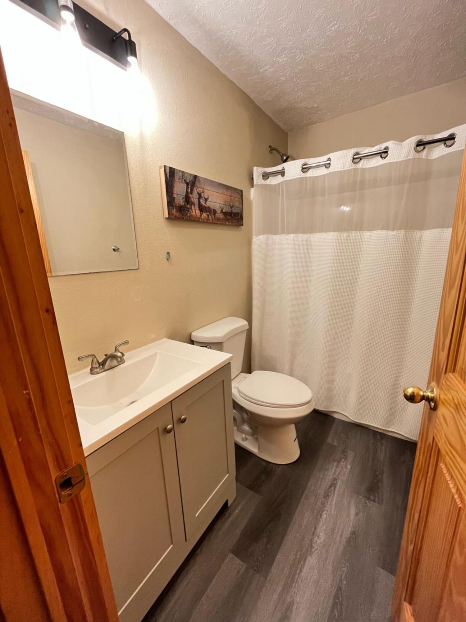 Smokey Mountain Retreat, Hot Tub, Game Room, Sleeps 8! แกตลิงเบิร์ก ภายนอก รูปภาพ