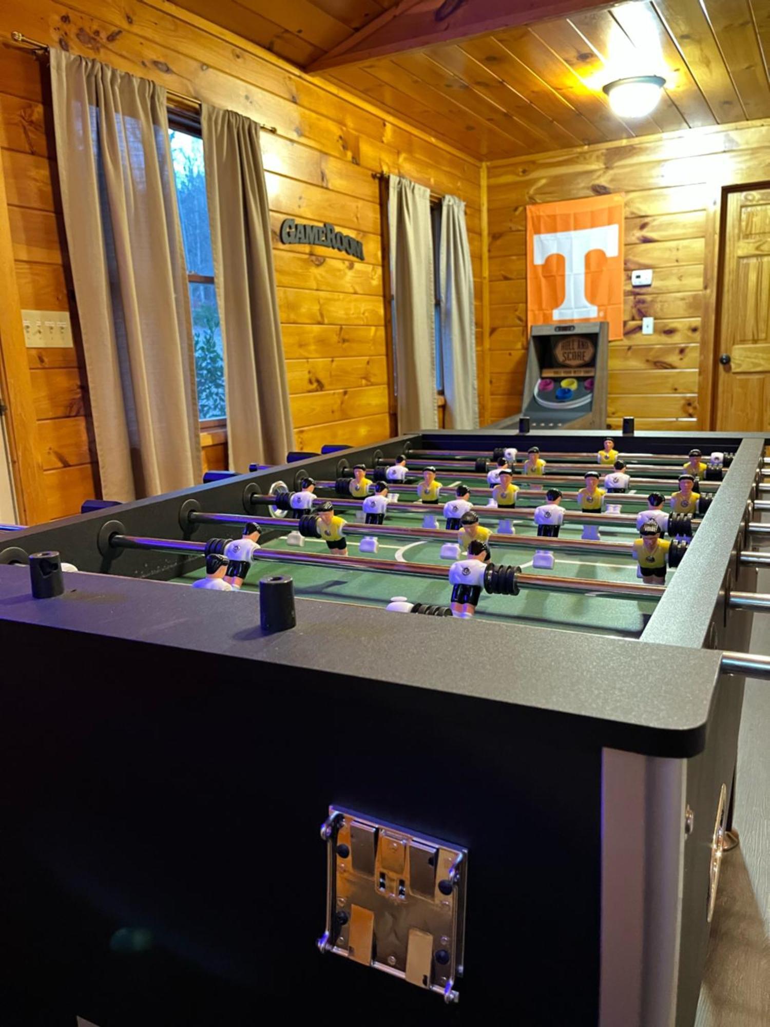 Smokey Mountain Retreat, Hot Tub, Game Room, Sleeps 8! แกตลิงเบิร์ก ภายนอก รูปภาพ