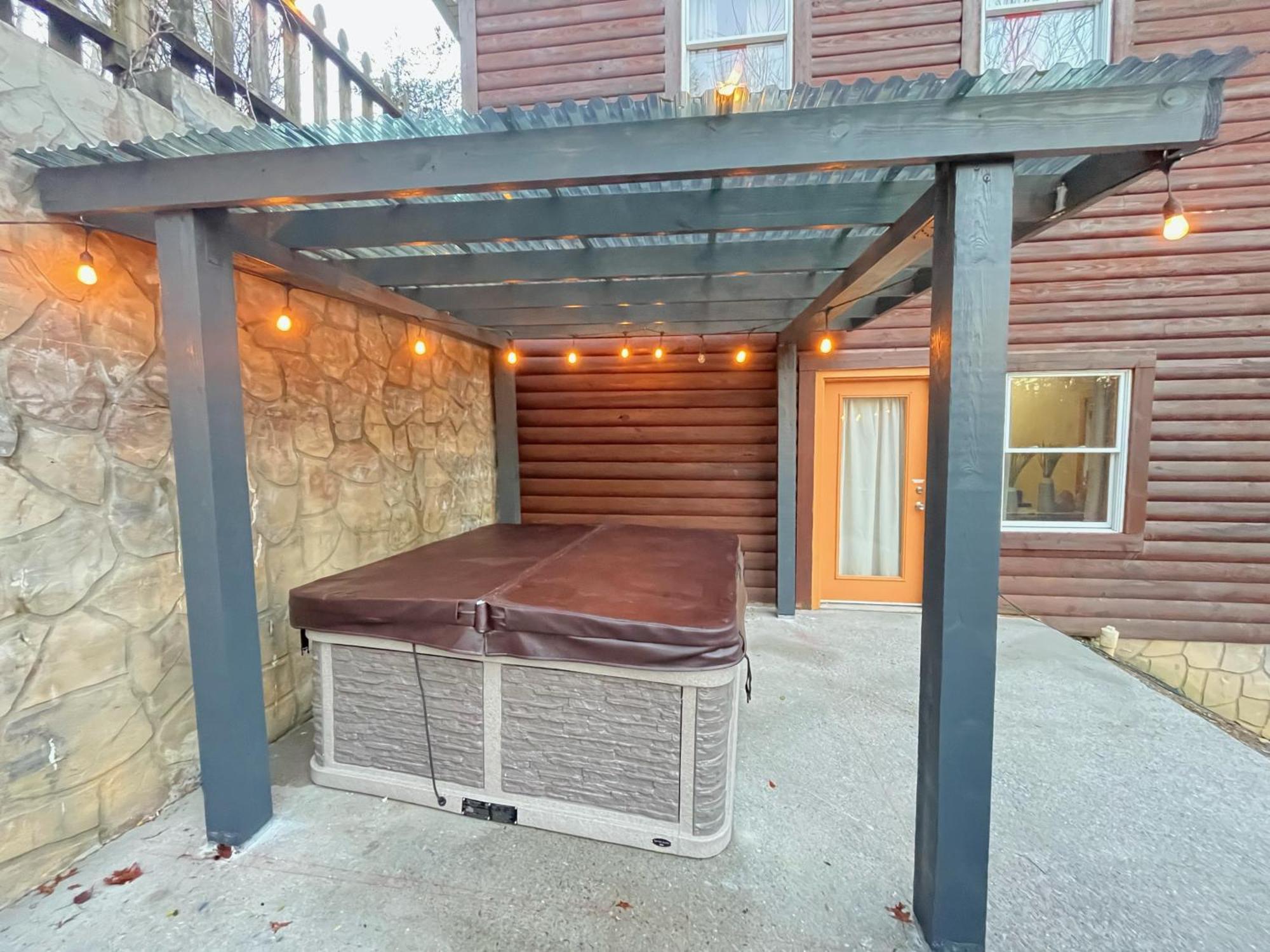 Smokey Mountain Retreat, Hot Tub, Game Room, Sleeps 8! แกตลิงเบิร์ก ภายนอก รูปภาพ