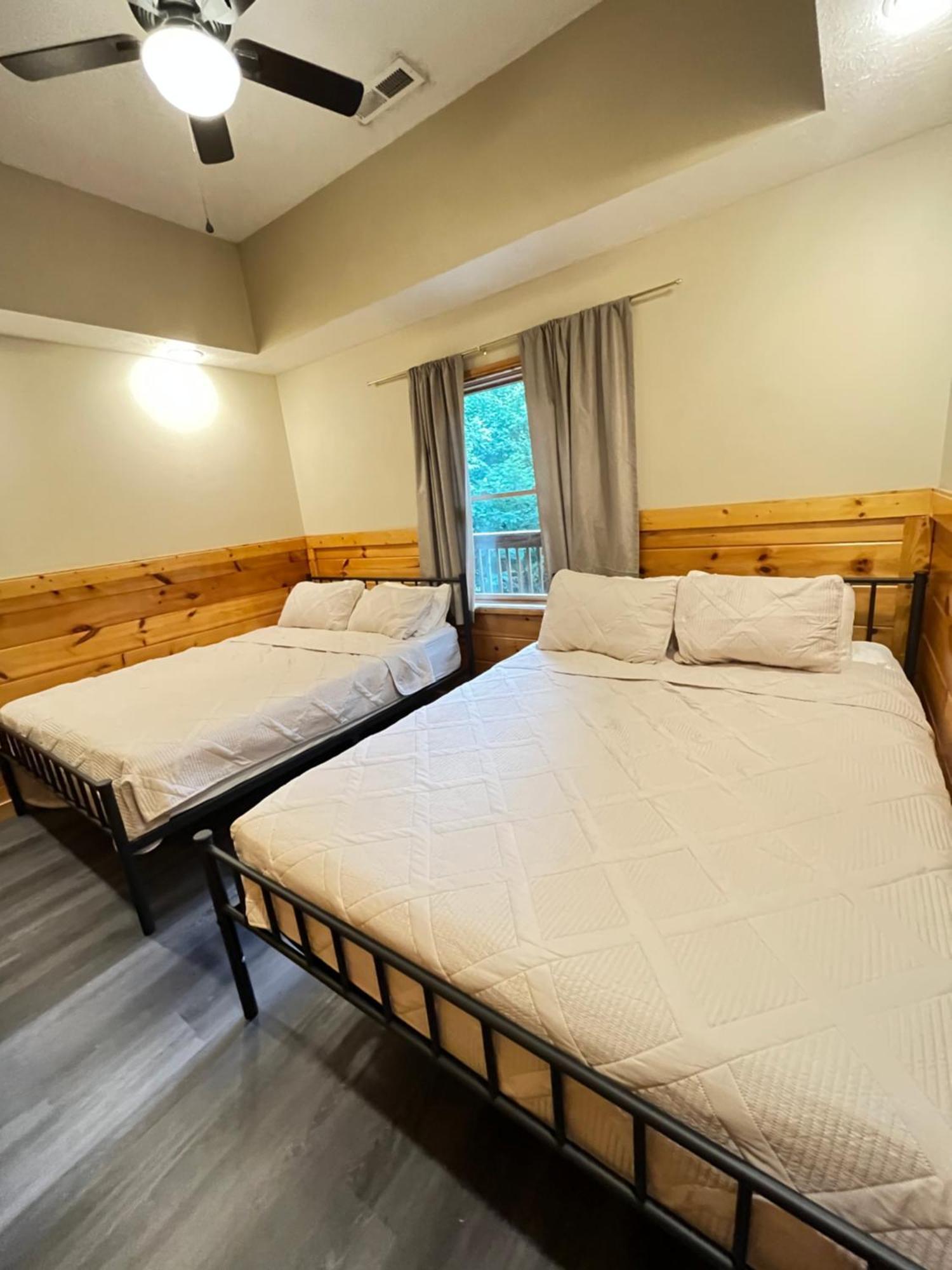 Smokey Mountain Retreat, Hot Tub, Game Room, Sleeps 8! แกตลิงเบิร์ก ภายนอก รูปภาพ