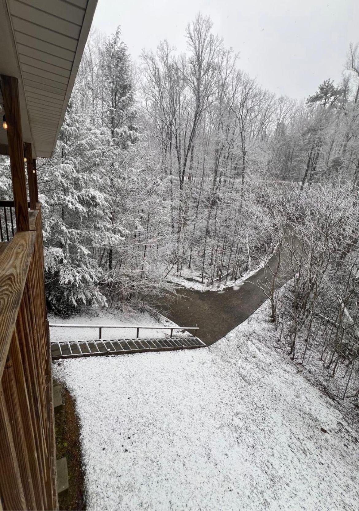 Smokey Mountain Retreat, Hot Tub, Game Room, Sleeps 8! แกตลิงเบิร์ก ภายนอก รูปภาพ